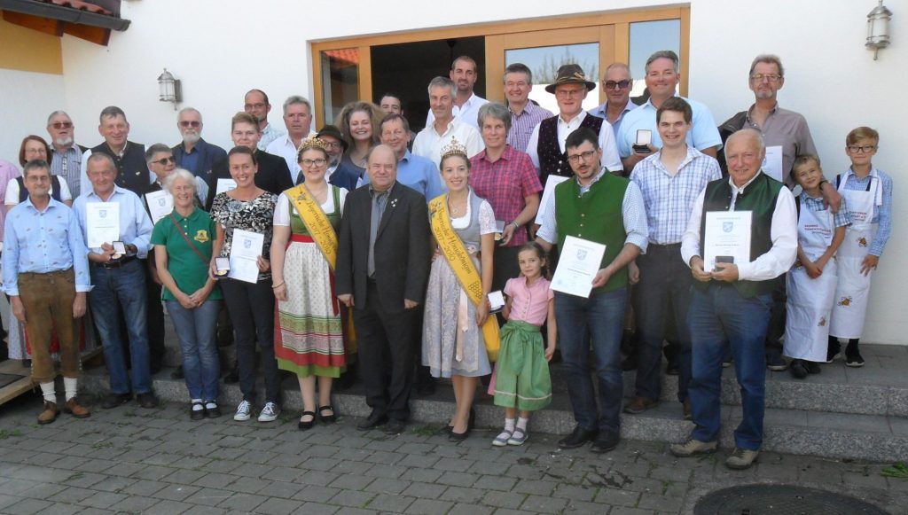 Gruppenbild aller Preisträger der Honigprämierung 2018